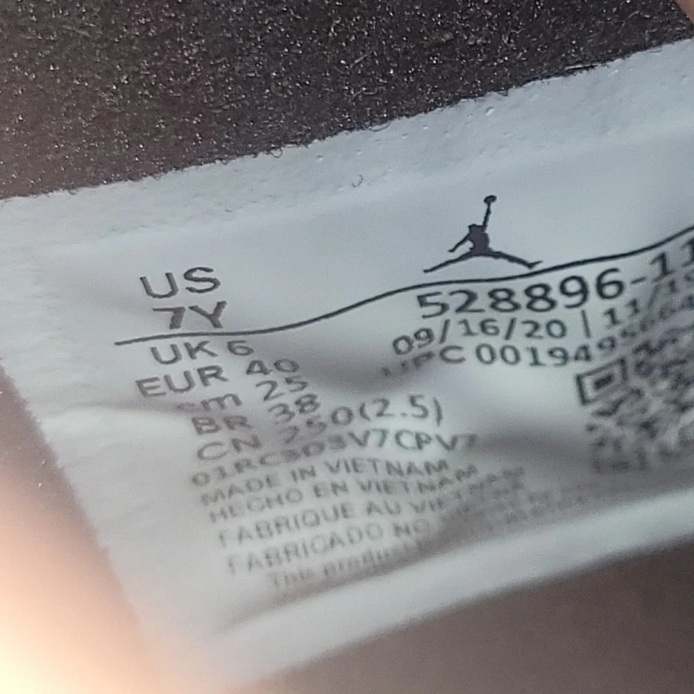 Jordan 11 Retro Low Legend Blue White University Blue Size‎ 7y